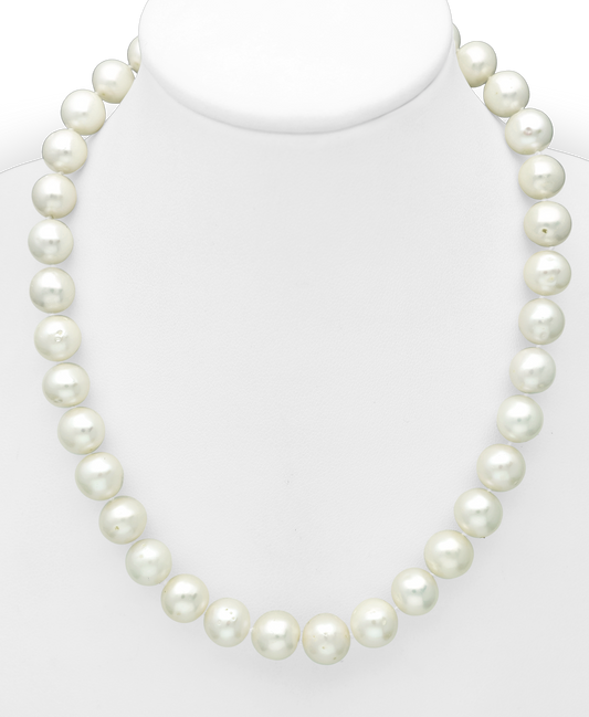 White AA Freshwater Pearl Necklace with Sterling  Silver Clapse